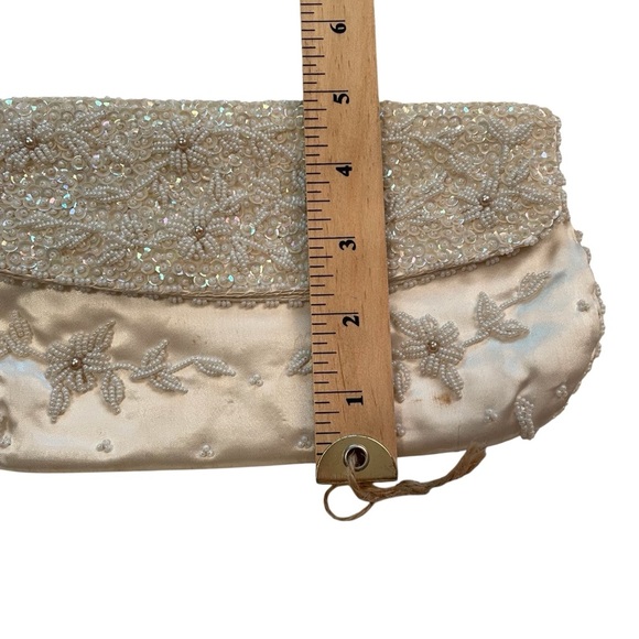 Vintage Beaded Satin/Silk Soft Bodied Clutch Purse-Made in Hong Kong 50’s/60’s - Picture 5 of 11